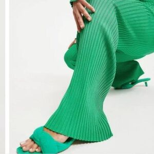 Good American NWT Summer Green Ribbed Slim Flair Pant in Size Large/XL (3/4) 🔥